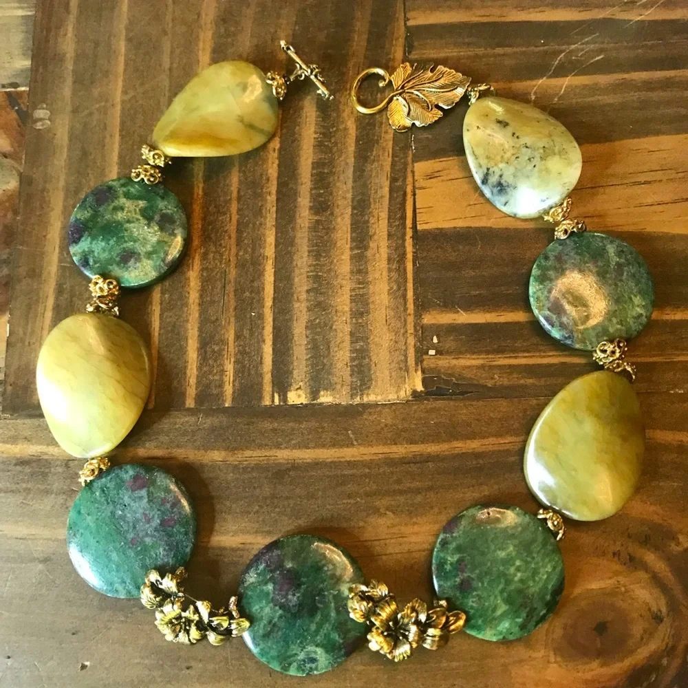VTG - Natural yellow Jadeite and Ruby Zoisite - Picture 1 of 9